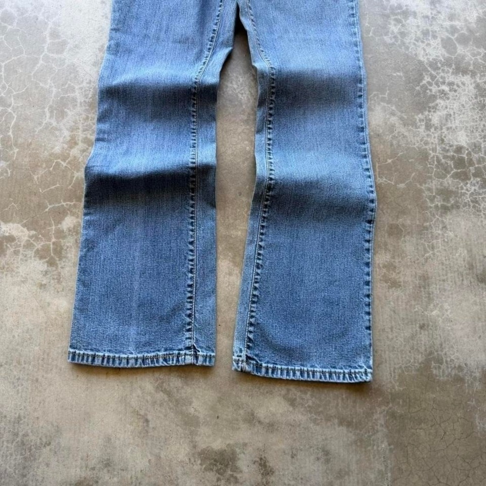Vintage 2000's Women's Levi's 550 Bootcut flare light wash denim jeans 8 - Picture 2 of 8